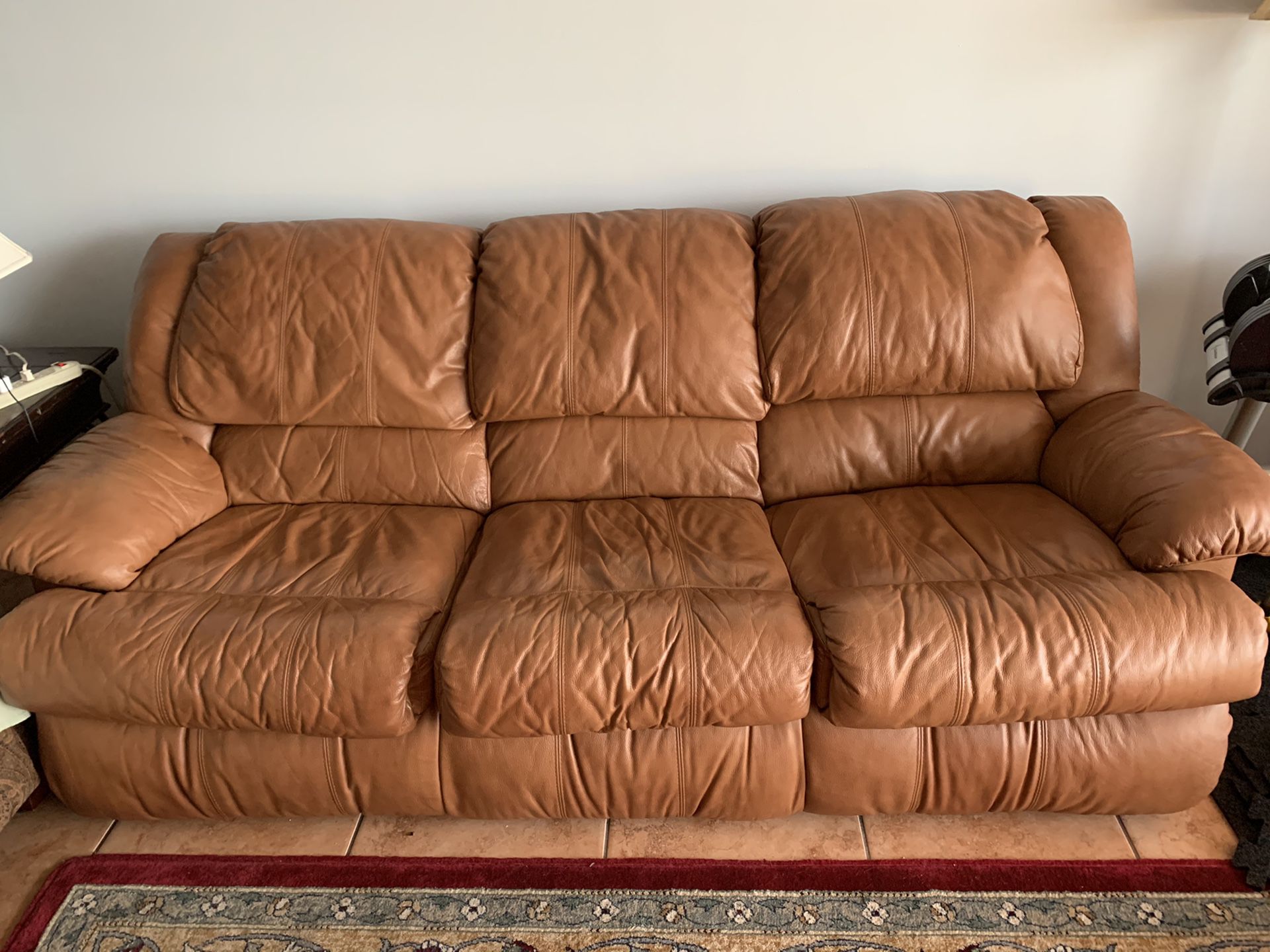 Leather Couch /w Pullout Bed