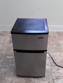 Magic Chef Mini Fridge with Freezer