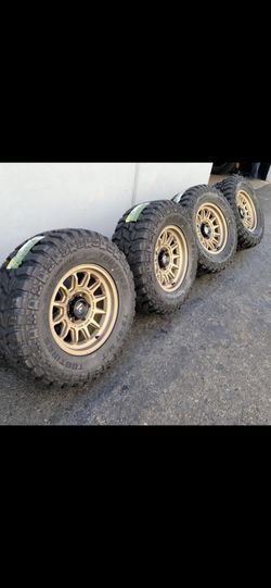 17" Fitiipaldi Gold/Bronze rims w- 33" Tires