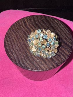 Women’s 18 Karat Flower Ring