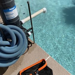 Pool Vac.uuming 