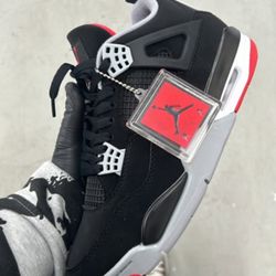  Jordan 4s