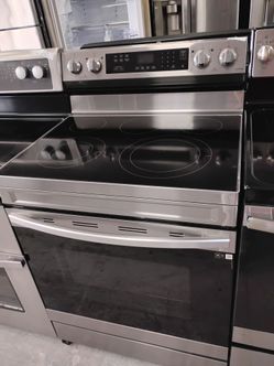 Samsung electric glass top stove with warranty Delivery Available fee depends on address 🛣️🏠🚛