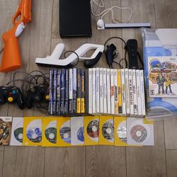 Nintendo Wii With Controllers ( Gamecube ) And Games