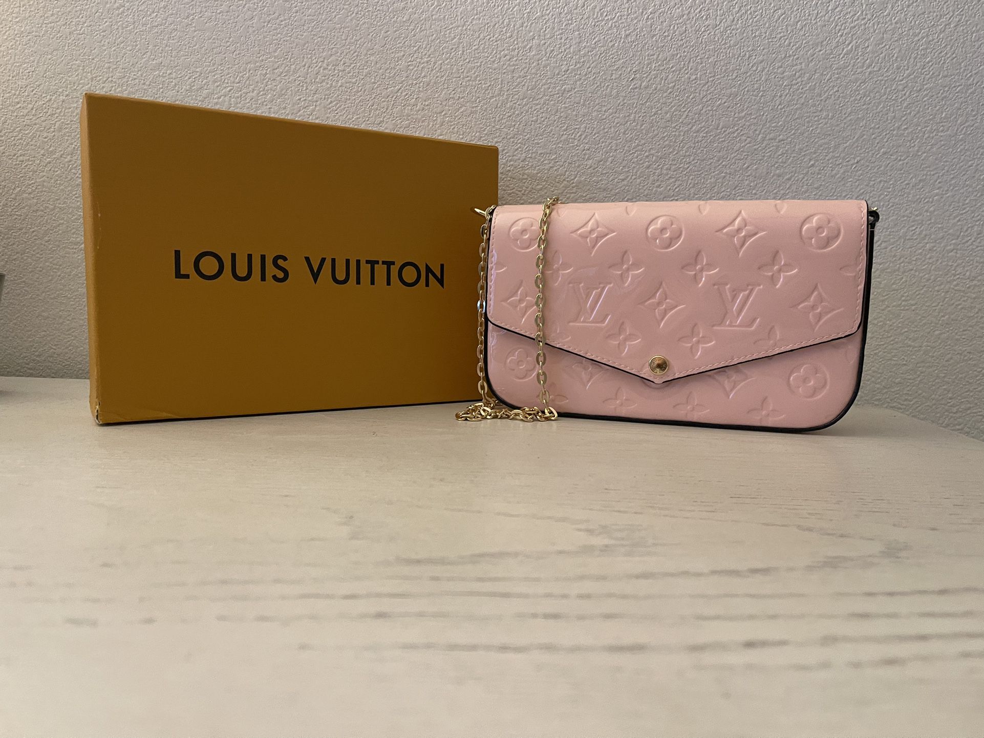 LV Pochette Crossbody for Sale in City Of Industry, CA - OfferUp