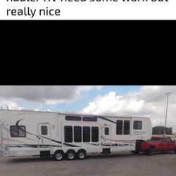 Toy Hauler RV 