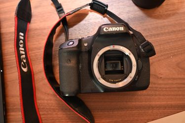 Canon EOS 7d body only w/battery and 32gb card