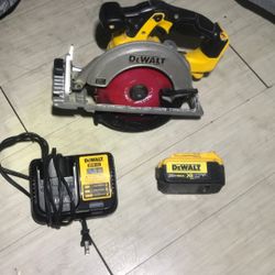 Dewalt Circular Saw, Including Battery And Charger 