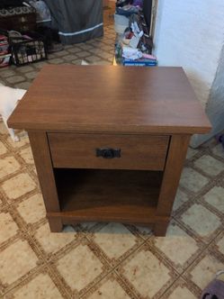 End table/night stand