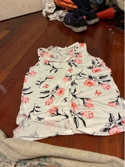 Women’s one or 2X floral sleeveless tank top