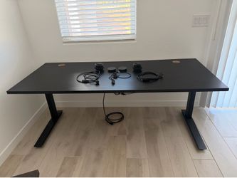 Jarvis Fully Desk by Herman Miller
