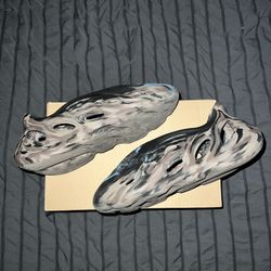 Yeezy Foam Runner MX Cinder