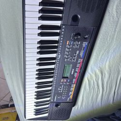 Yamaha Piano PSR E263  Great Condtion 
