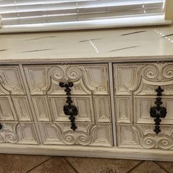 Dresser / Buffet Table 