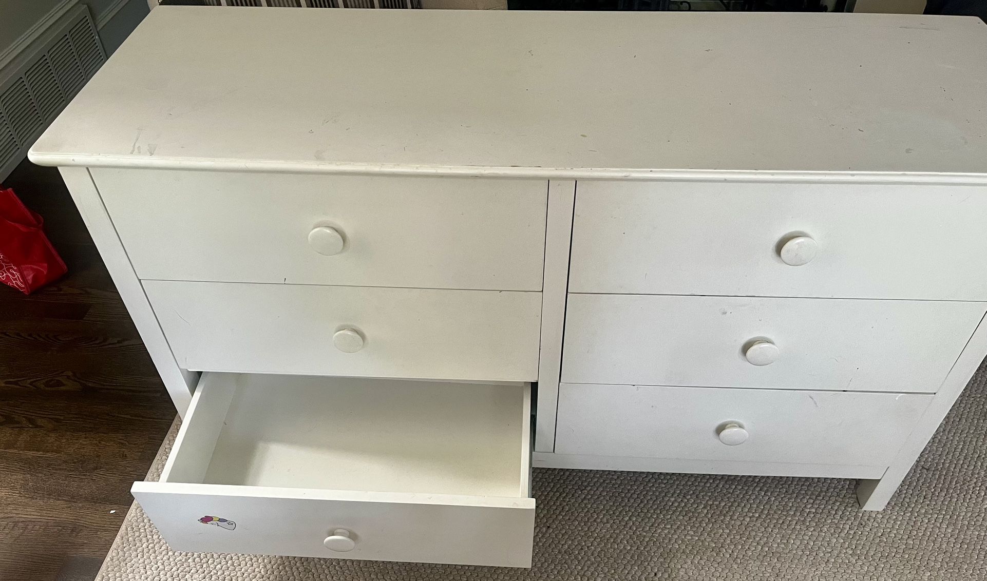 Free: Six drawer dresser