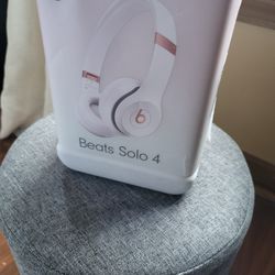 Beats Solo 4 Cloud Pink Headphones