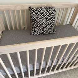 Baby keto 4-in-1 Crib And Newton Breathable  Mattress’s  