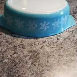 Vintage Pyrex Snoflake Pattern Casserole 