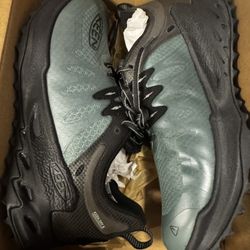 Keen Hiking Shoes Size 10.5