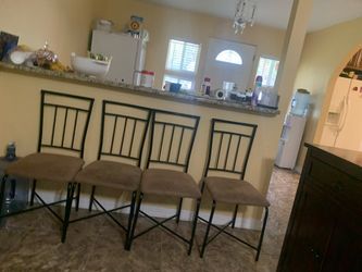 Dinning room and 4 chairs