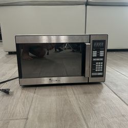 Magic Chef 1000 Watt Microwave