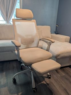 Ergonomic Mesh Office Chair with Footrest - Cream / White