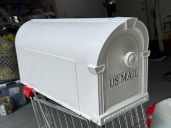 Hampton Post Mounted Mailbox