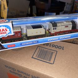 Thomas and friends motorized Duchess train (x1) & Thomas, Annie, Clarabel Train (x2) new