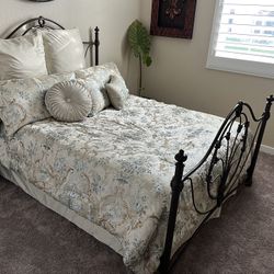 Queen Size Bed 