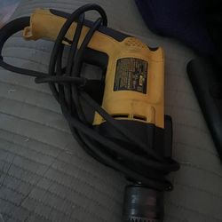 Dewalt 13 MM) VSR™ SINGLE SPEED HAMMER DRILL