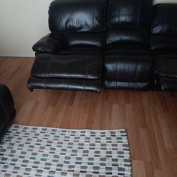 LEATHER RECLINERS 