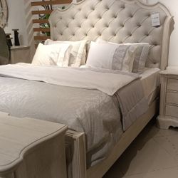 Ashley Furniture Arlendyne Panel Bedroom Set, White
Ashley Furniture$10 Down Payment And Financing Available