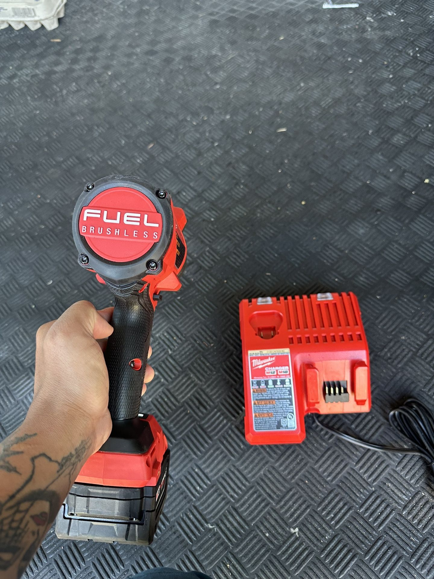 Milwaukee M18 1/2 in. Cordless Brushless High Torque Impact Wrench Kit (Battery & Charger)