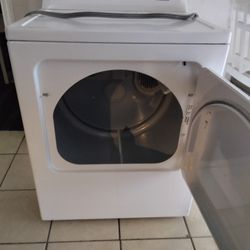 Very Nice Works Excellent Amana Front Load With A Three-prong Cord