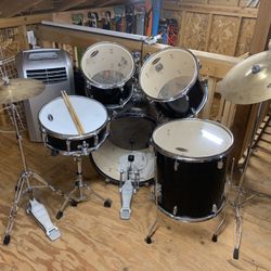 Fender Starcaster Drum Set