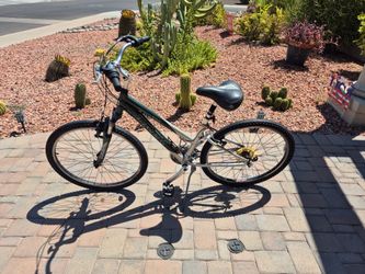 Women's 26 inch Trek Navigator 100 Hybrid Bike