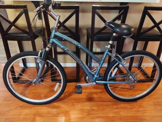26" Diamondback Ladie's 21sp Commuter Bike