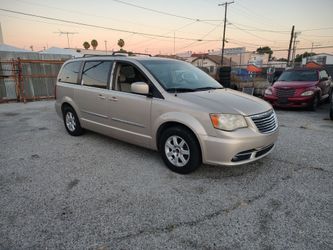 2013 CHRYSLER TOWN AND COUNTRY MINIVAN