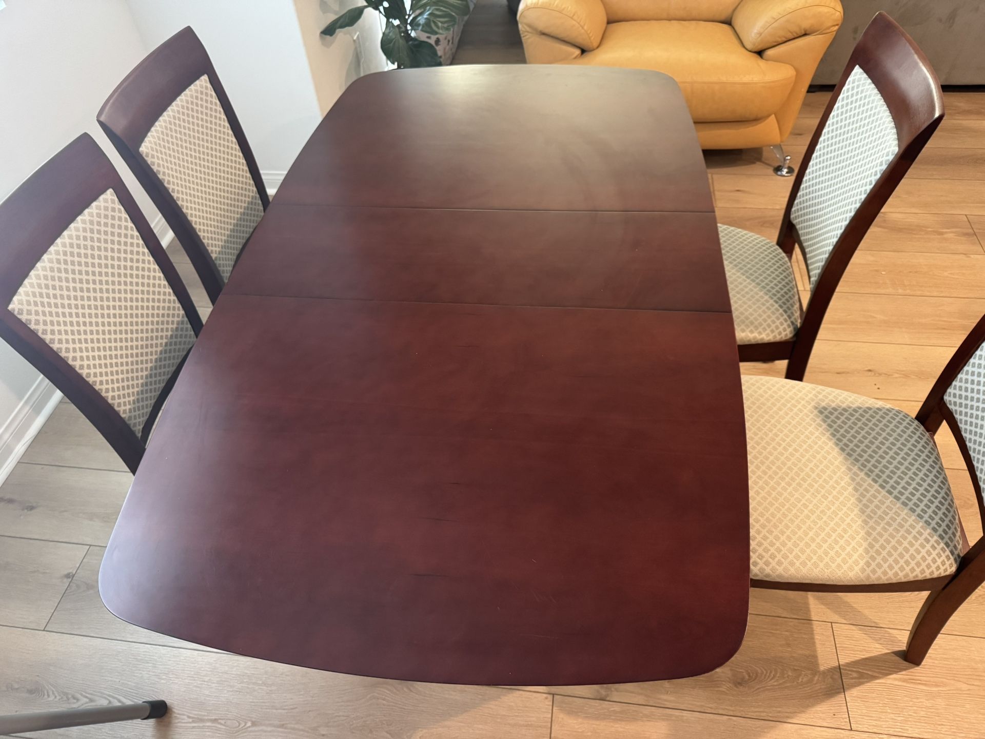 Table & chairs