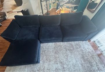 Navy blue sectional couch (EASE MOOSE Modular)