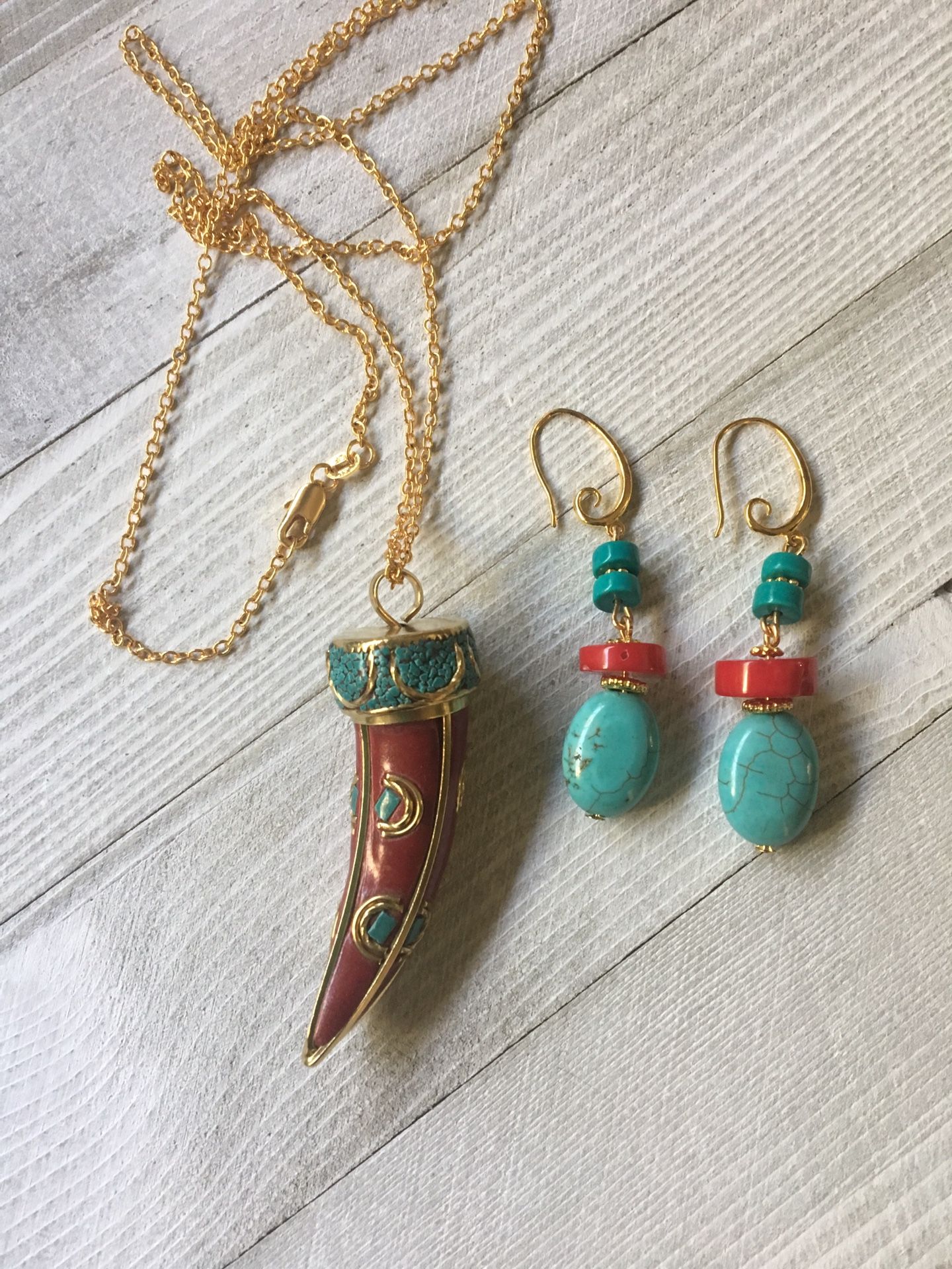 Cornu Necklace & Earrings set!