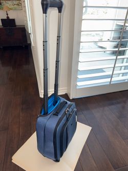 Victorinox Werks Traveler 5.0 Wheeled Tote Carry On Luggage Blue