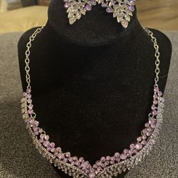 Beautiful Vintage Silver Tone Necklace And Earring Set