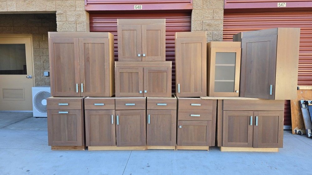 Kitchen/ garage cabinets shaker style in solid cherry wood made by Cabico in good condition (please read the description of the post)