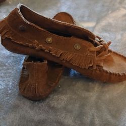 Minnetonka Moccasins Size 8