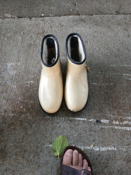 Women's Classic Mini Clear Boots Size 9