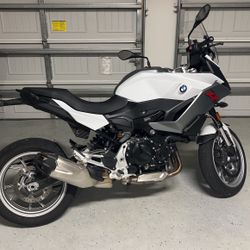 BMW F900 X2