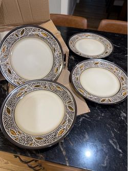 Gourmet Basics Alexandria by Mikasa    Serving Bowl