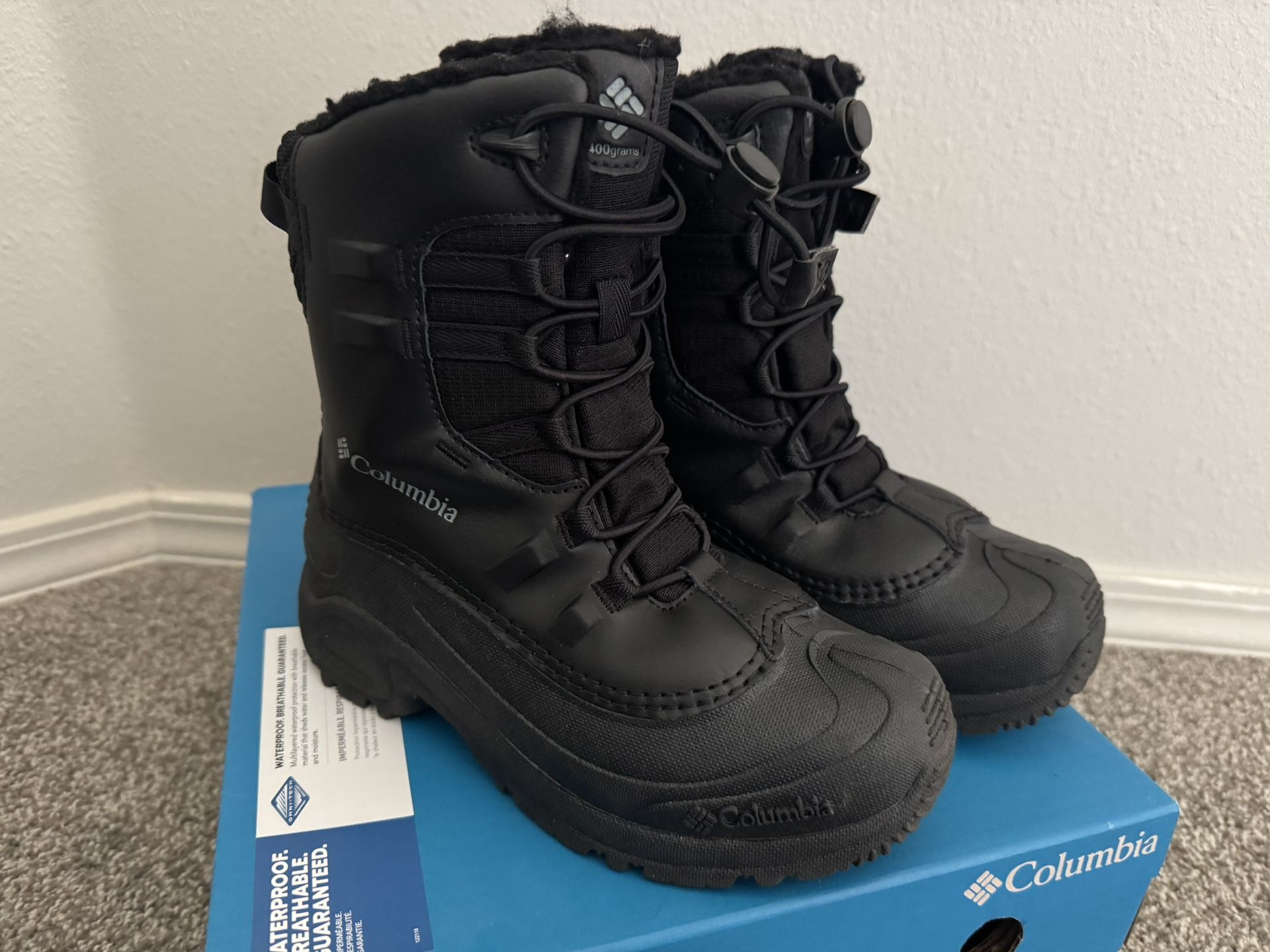 Columbia Youth Bugaboot snowboots- like new!
