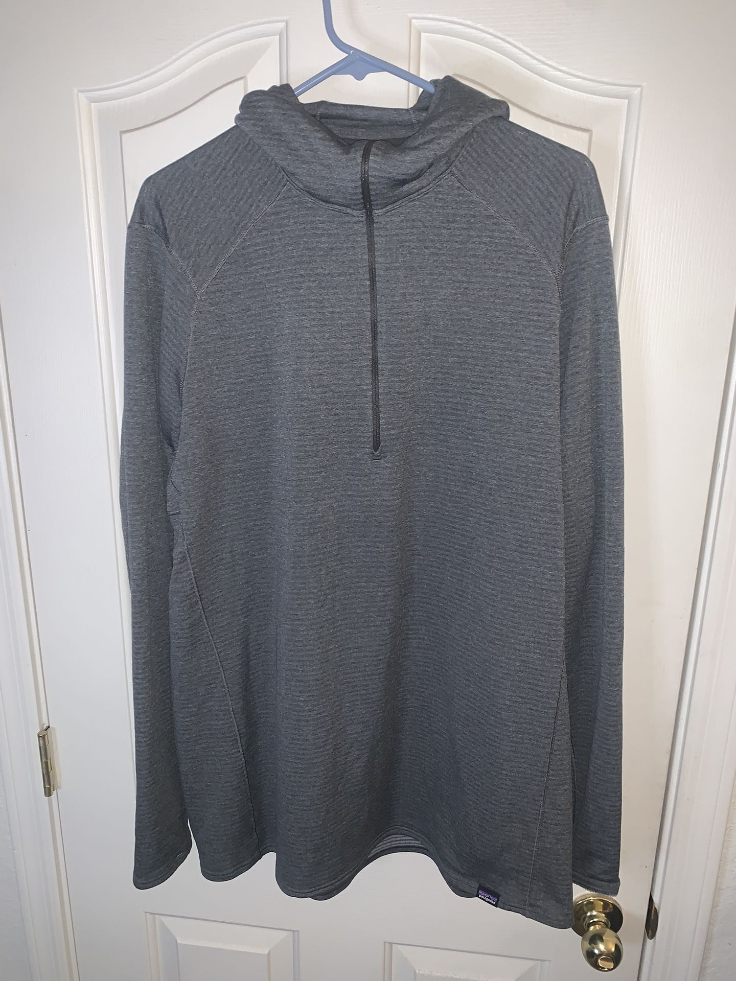 Men’s Patagonia 1/2 Zip Lightweight Layer Base!!